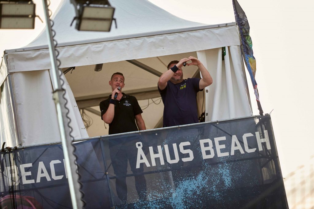 2 Speakers i speakertornet Åhus Beach Festival
